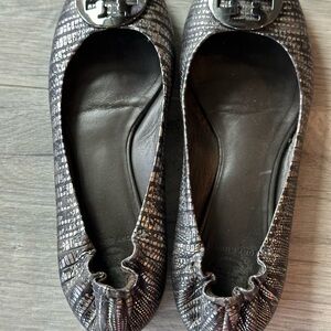 Grey/Black Tory Burch Snakeskin Reva Flat Ballet Travel Shoe Size 8